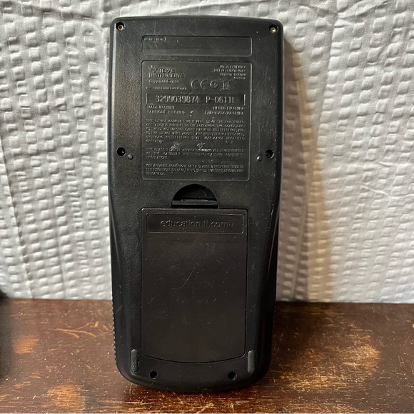 Texas Instruments TI-83 Plus - Picture 3 of 6